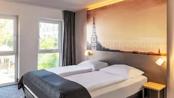 Escritorio, cortinas blackout, sistema de insonorización y wifi gratis