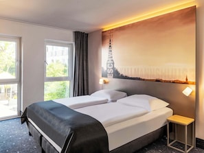 Desk, blackout curtains, soundproofing, free WiFi