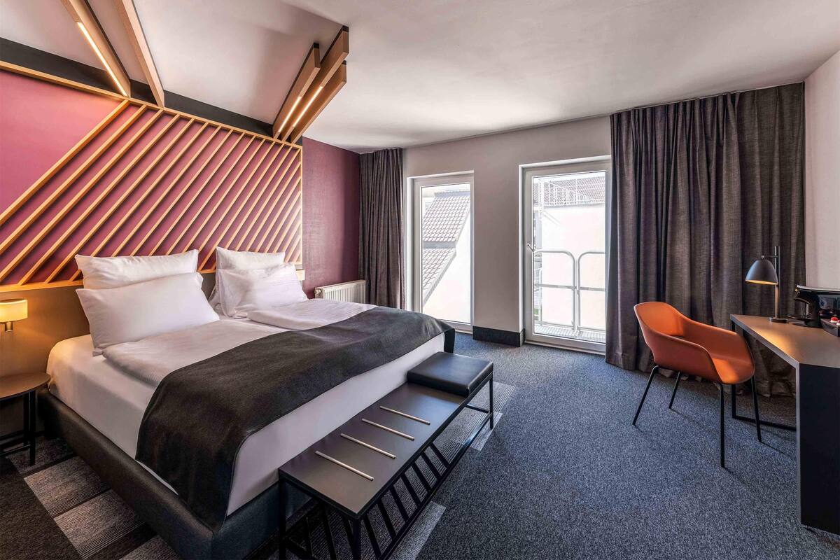 Premium Double Room | Desk, blackout curtains, soundproofing, free WiFi