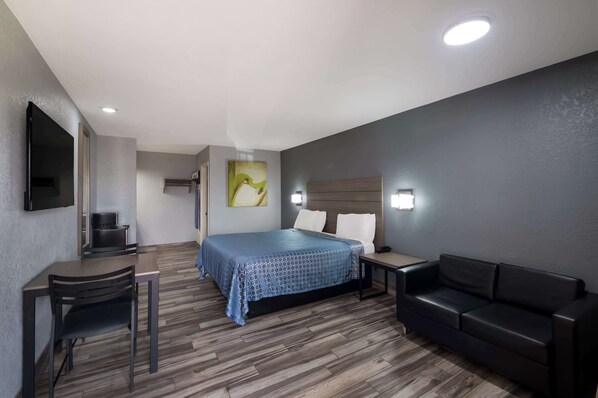 Desk, laptop workspace, blackout drapes, iron/ironing board - Americas Best Value Inn Buda Austin S (Buda)