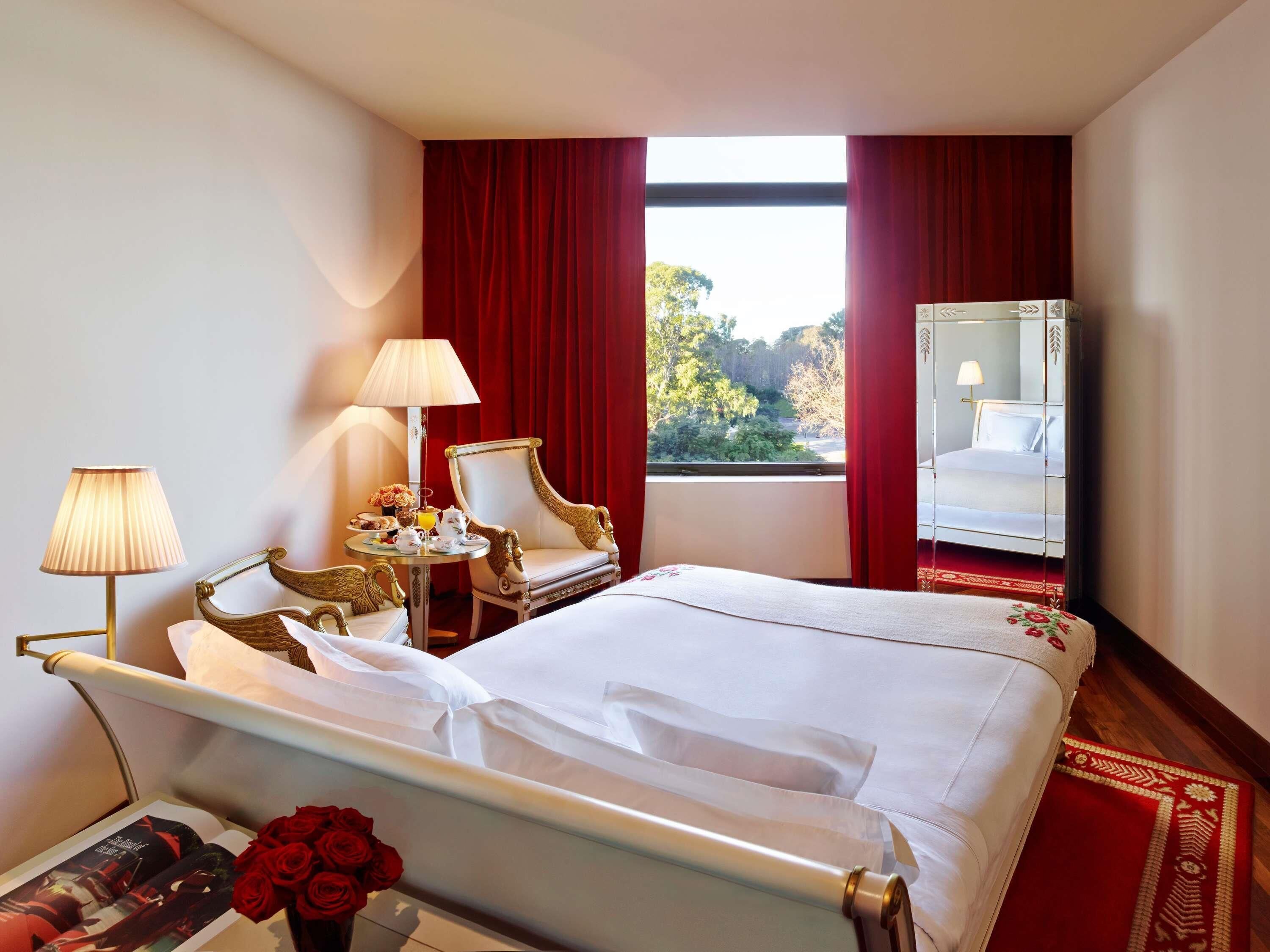 Room, 1 Queen Bed, Park View | Egyptian cotton sheets, premium bedding, minibar, in-room safe