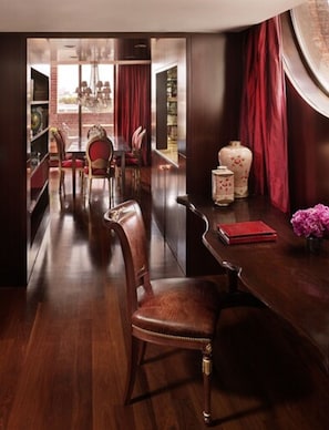 Presidential-suite | Stue | 49-tommers smart-tv med kabelkanaler, tv, iPod-dockingstation