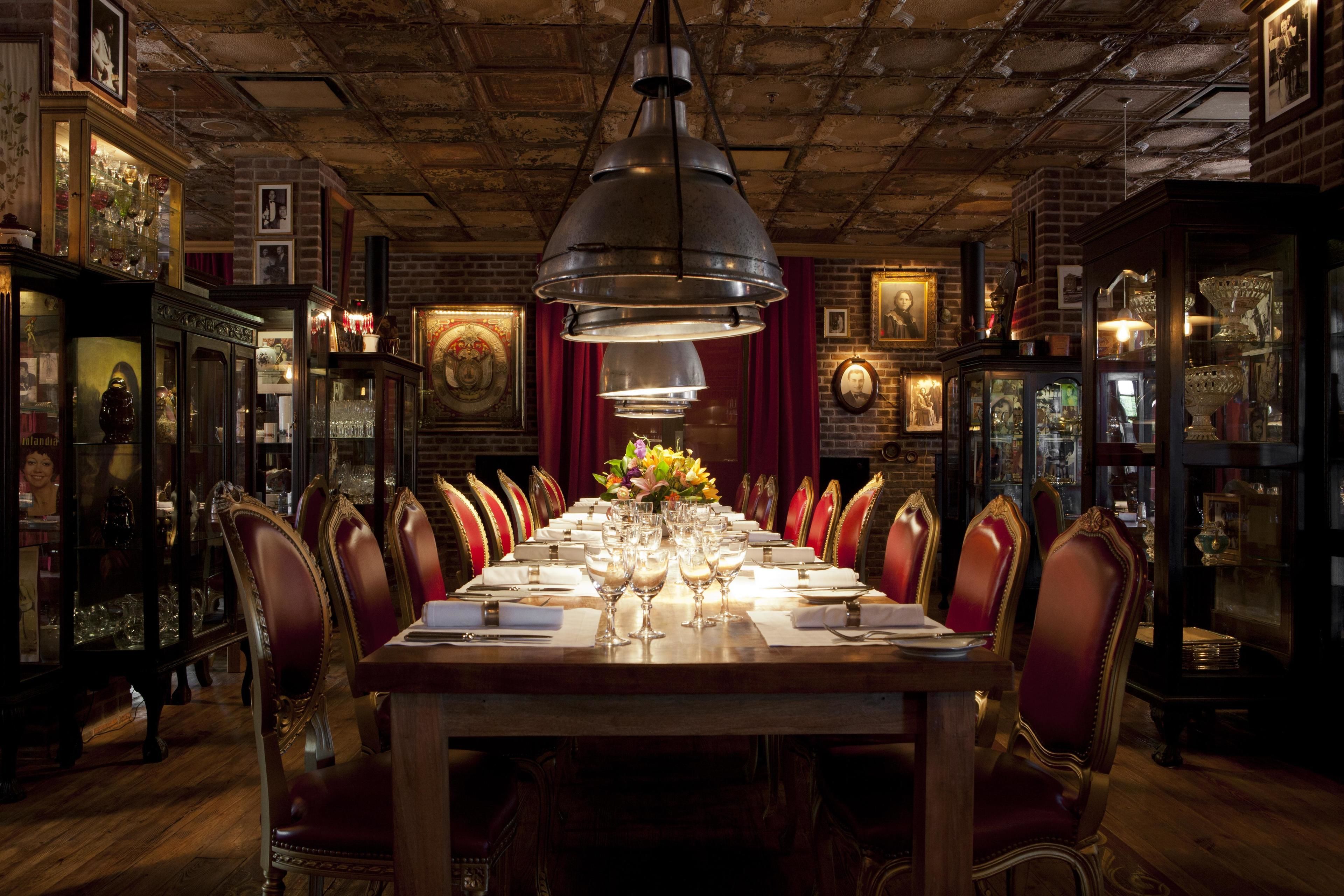 3 restaurants, breakfast, lunch, dinner served; Italian cuisine 