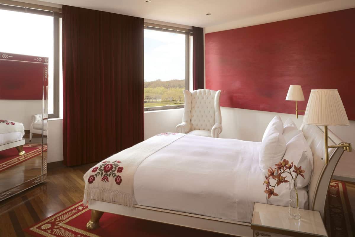 Egyptian cotton sheets, premium bedding, minibar, in-room safe