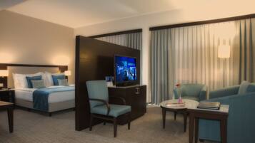 Suite Junior, balcon, vue ville | Couette en duvet d'oie, minibar, coffres-forts dans les chambres