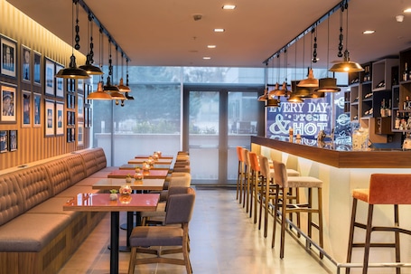 ๋ก๋น ๋ผ์ด์ง