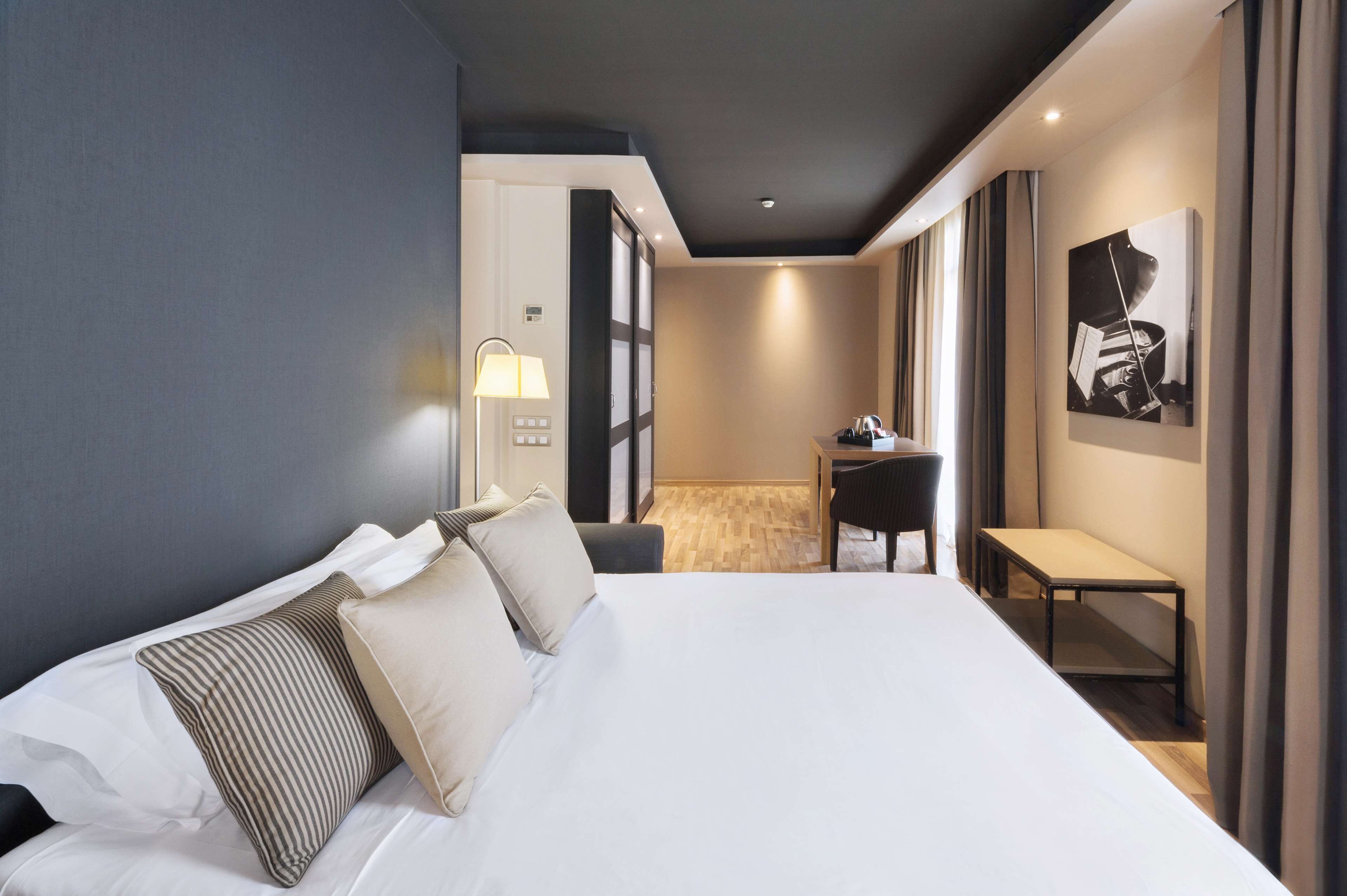 Roba de llit d'alta qualitat, minibar i caixa forta a l'habitació 