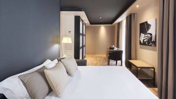 Ropa de cama de alta calidad, minibar, caja fuerte y escritorio