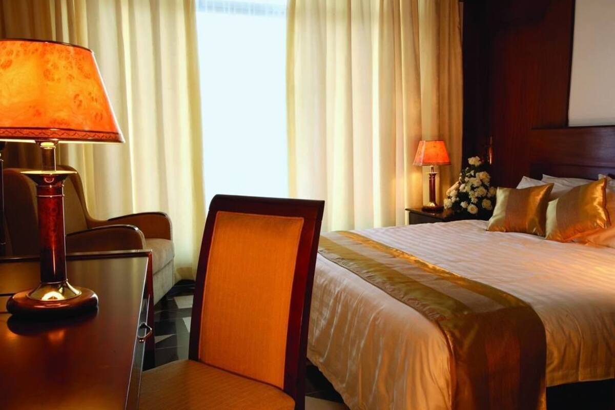 Coffres-forts dans les chambres, bureau, rideaux occultants