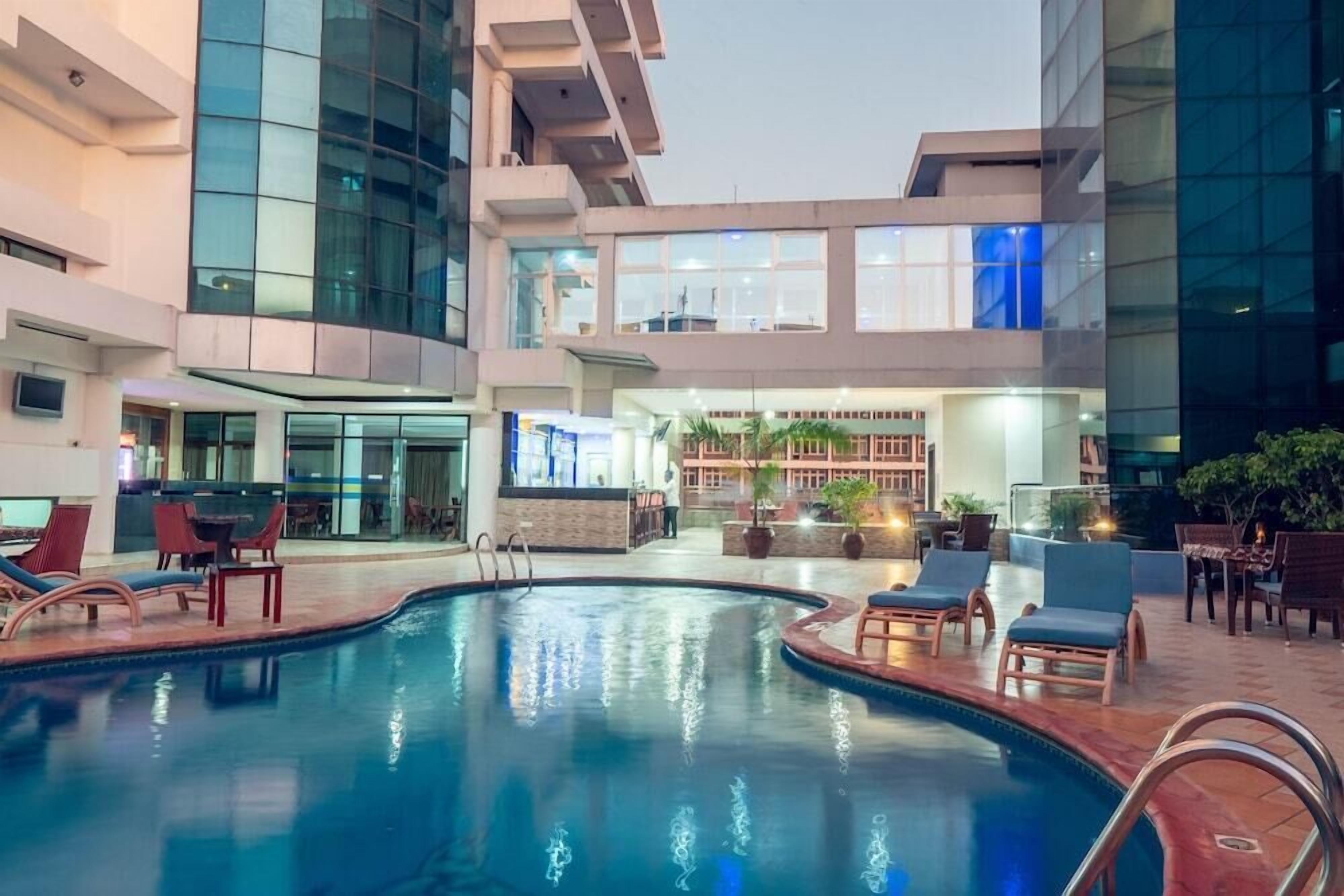 Outdoor pool, pool umbrellas, sun loungers