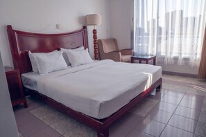 客房內保險箱、書桌、遮光布/窗簾、免費無線上網