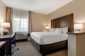 Premium bedding, pillow-top beds, desk, laptop workspace - Comfort Inn & Suites Macon (Macon)