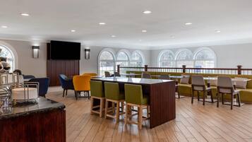 Café da manhã com buffet grátis todos os dias