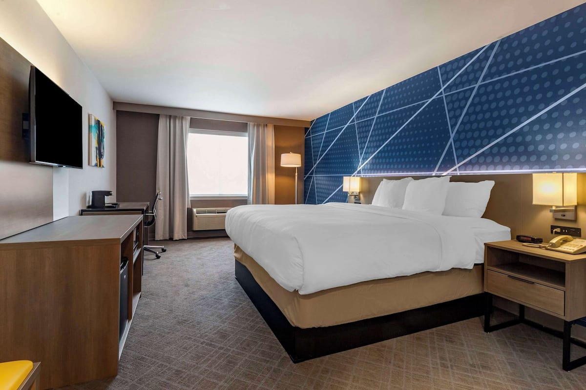 Desk, blackout drapes, iron/ironing board, free WiFi