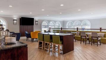 Free daily buffet breakfast