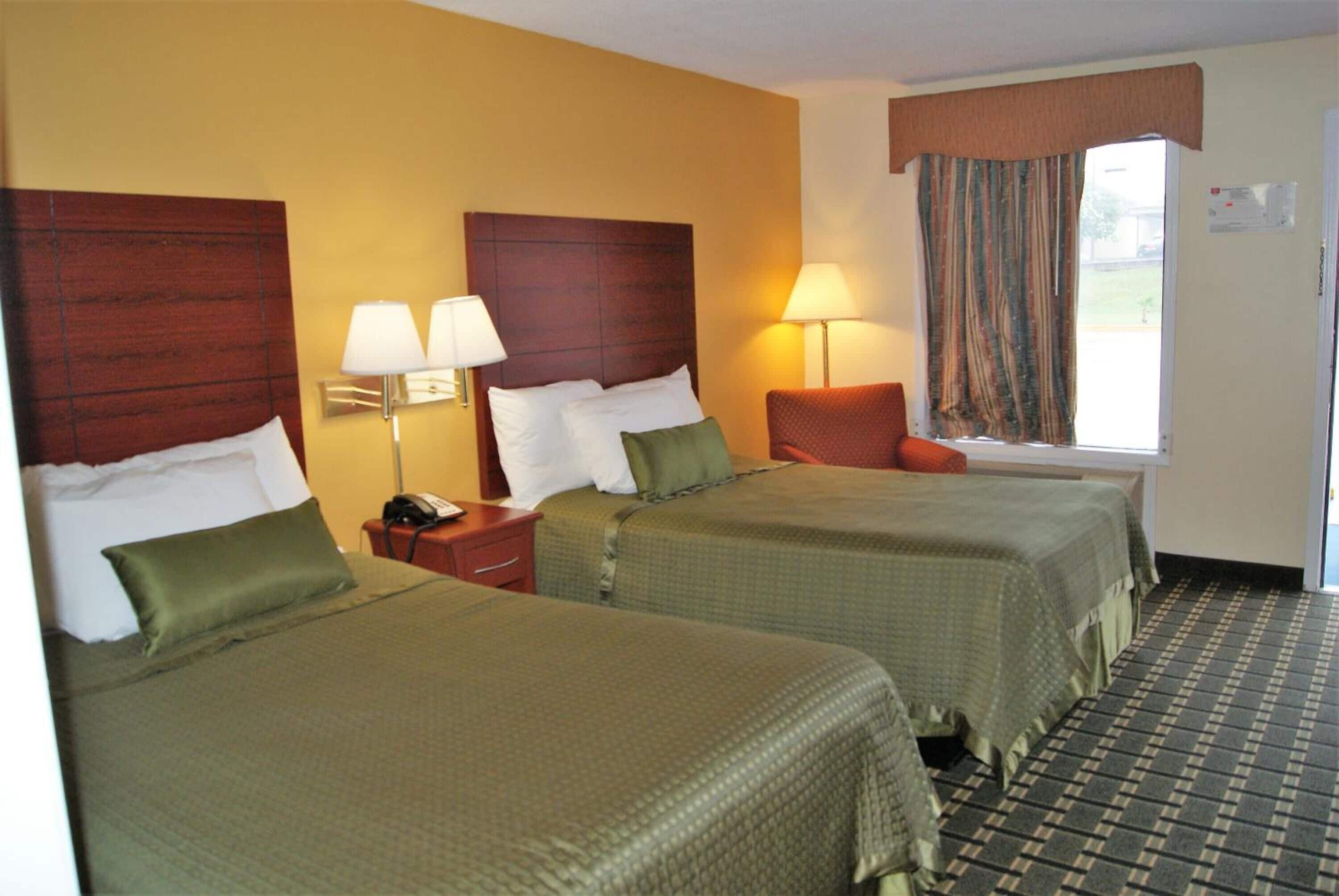 Een strijkplank/strijkijzer, extra bedden, gratis wifi, beddengoed