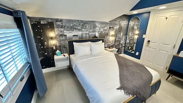 Deluxe kamer, 1 queensize bed | Luxe beddengoed, een strijkplank/strijkijzer, gratis wifi