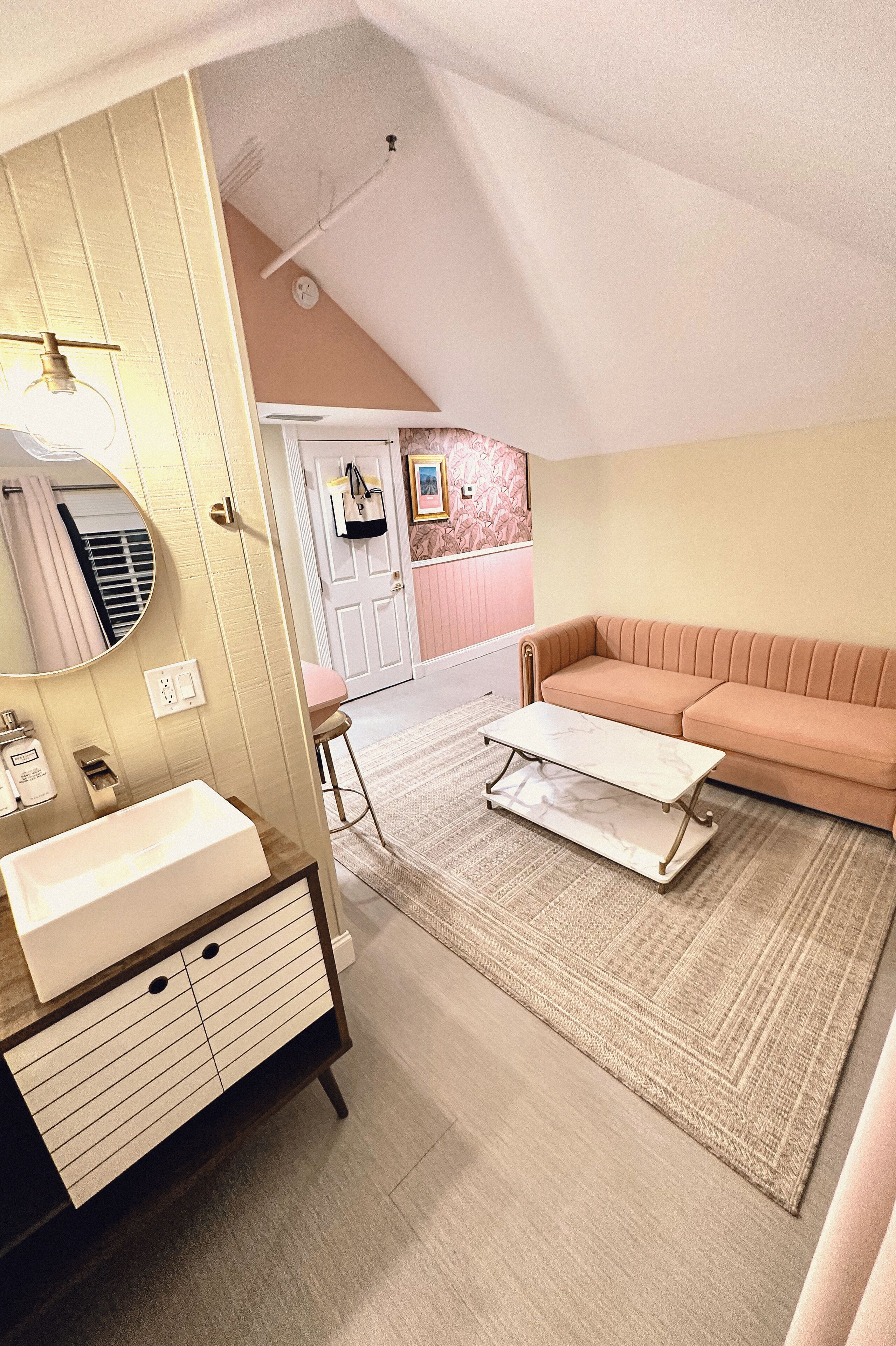 Photo - Peninsula Bed & Cocktails