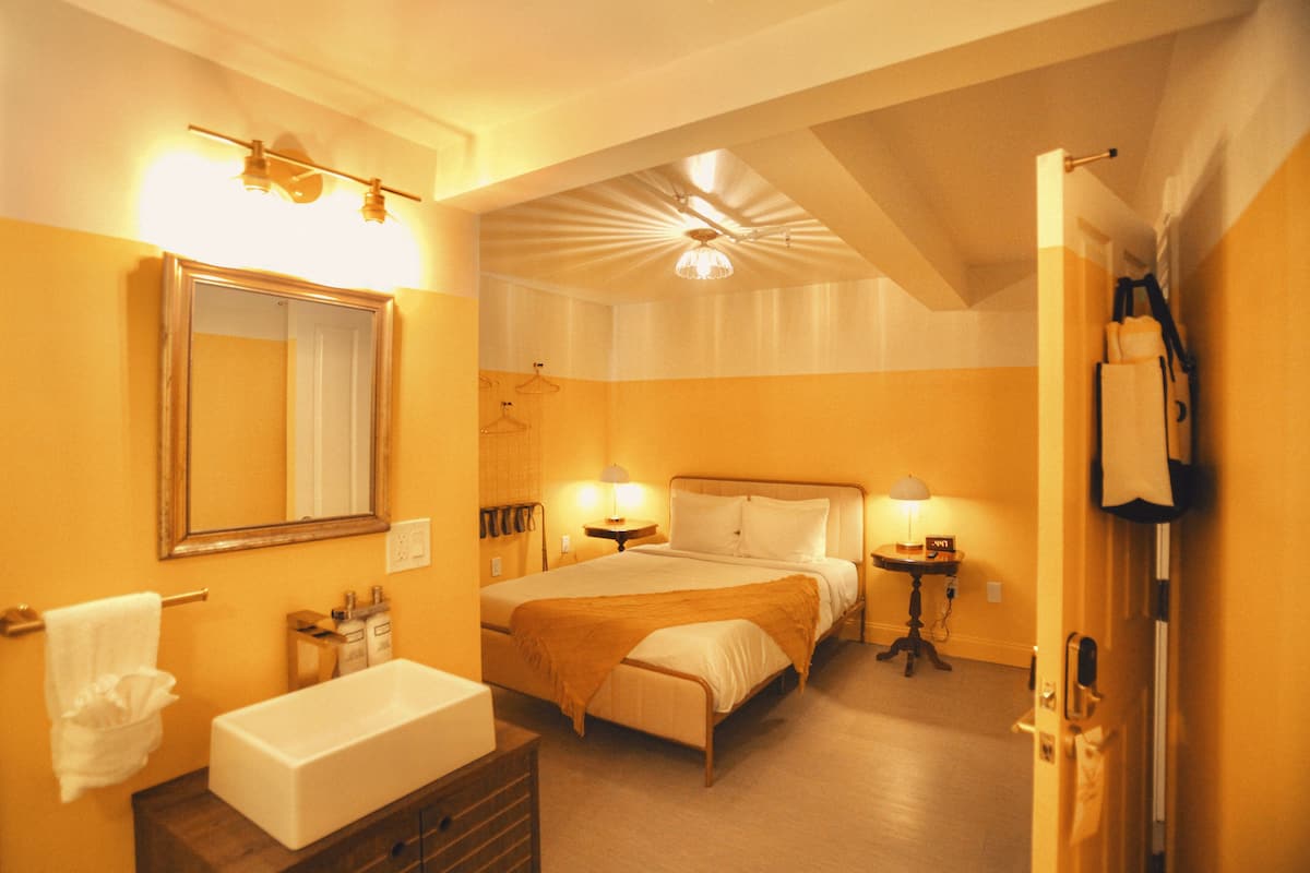 Superior Queen Room (Mimosa) | 1 bedroom, premium bedding, minibar, iron/ironing board