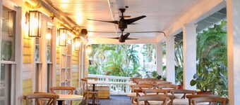 Peninsula Bed & Cocktails