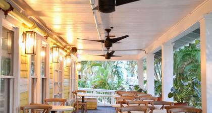 Peninsula Bed & Cocktails