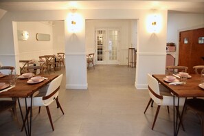 Breakfast area - Peninsula Bed & Cocktails (Gulfport)