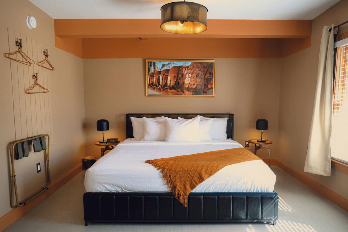 Deluxe King Suite | Premium bedding, minibar, iron/ironing board, free WiFi