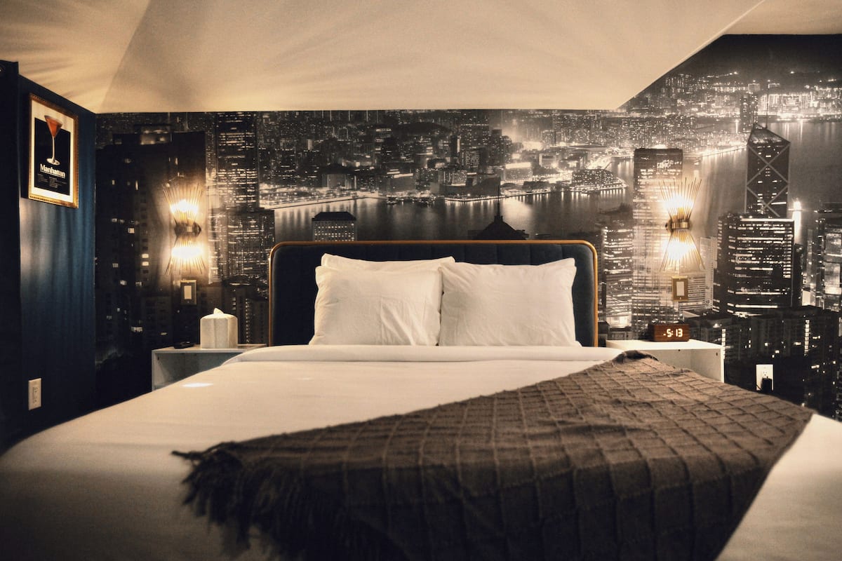 Premium bedding, minibar, iron/ironing board (on request), free WiFi