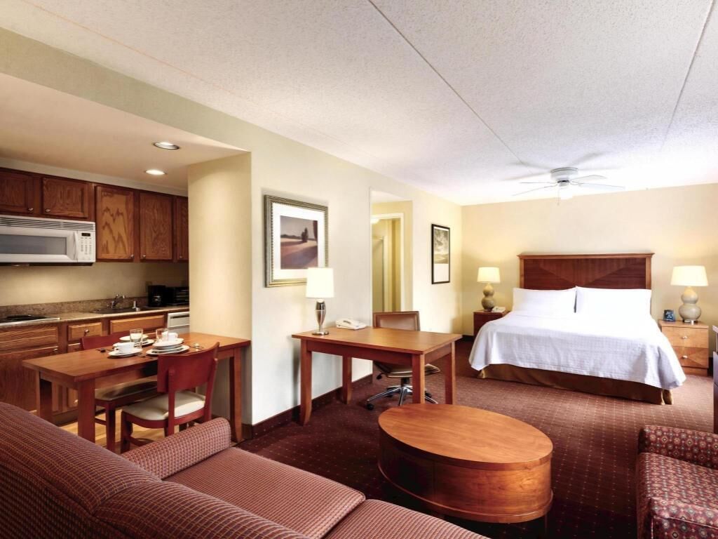 Premium bedding, in-room safe, desk, iron/ironing board