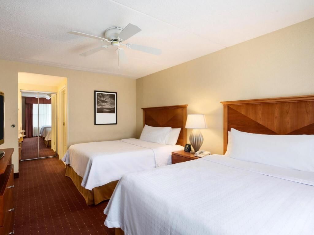 Premium bedding, in-room safe, desk, iron/ironing board