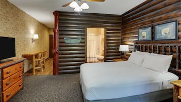 Expanded Queen | 1 bedroom, desk, iron/ironing board, free WiFi