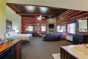 Theme Suite with Whirlpool | Desk, iron/ironing board, free WiFi, bed sheets - Stoney Creek Hotel Columbia (Columbia)