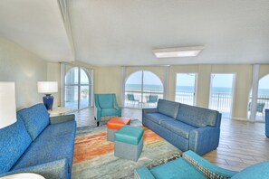 2Bed Daytona Suite | 1 bedroom, pillowtop beds, in-room safe, laptop workspace