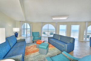 2Bed Daytona Suite | Pillowtop beds, in-room safe, laptop workspace, iron/ironing board