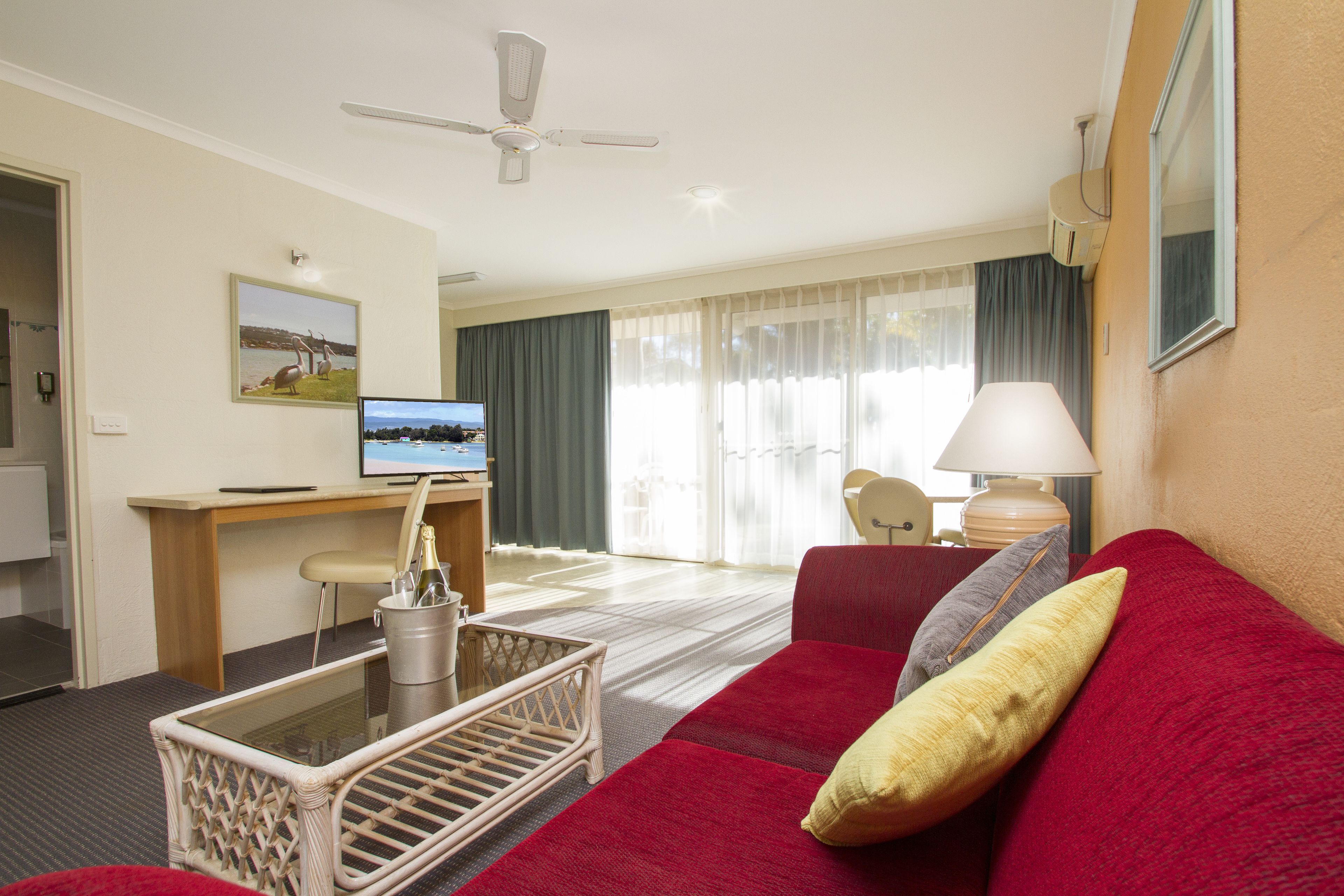 Suite superior | Ropa de cama de alta calidad, edredón y minibar 