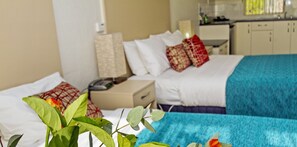 Ropa de cama de alta calidad, edredones de plumas, minibar y caja fuerte