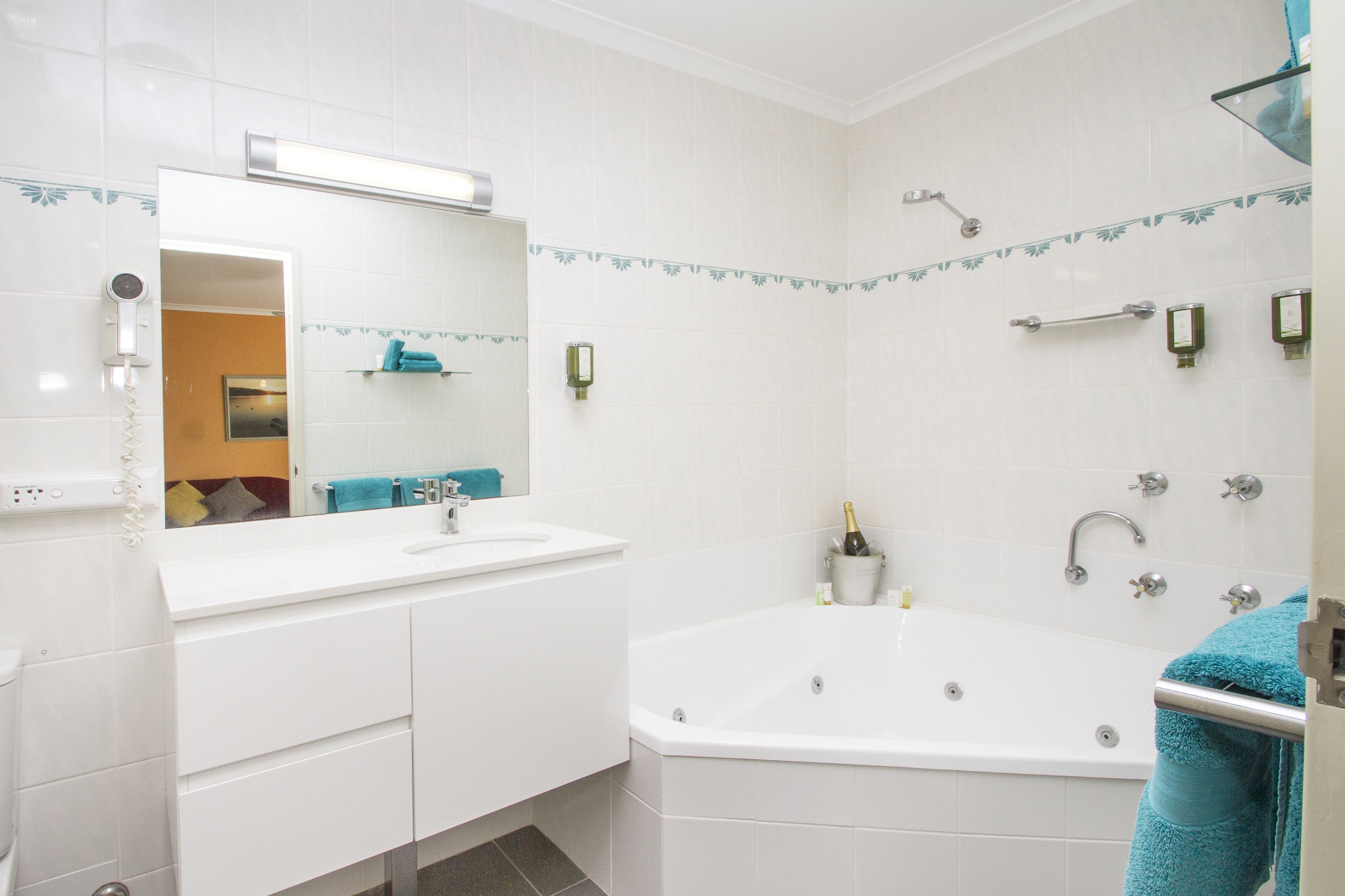 Superior Spa Suite | Bathroom | Designer toiletries, hair dryer, towels