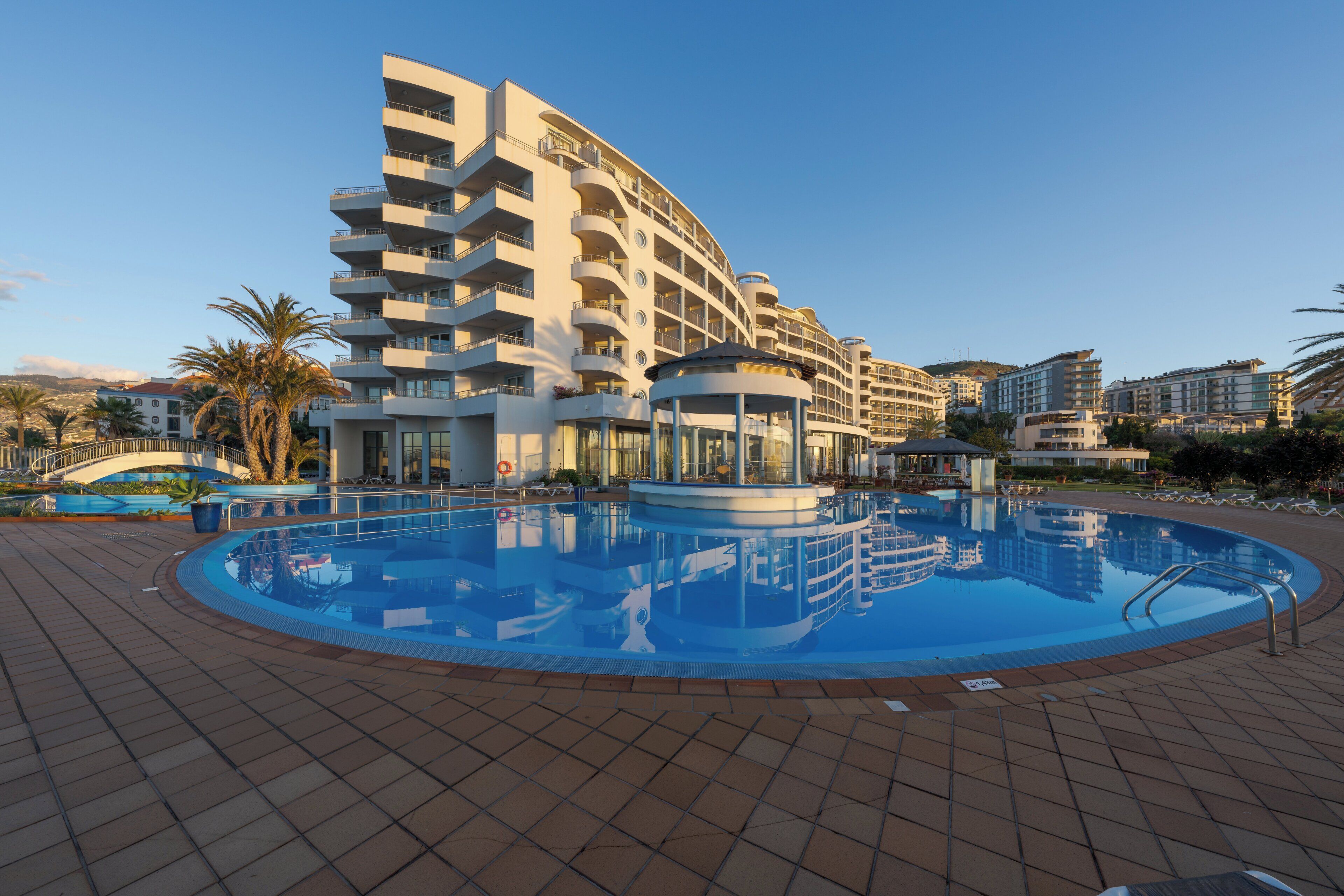 Piscine couverte, piscine extérieure