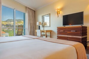 Hypo-allergenic bedding available, in-room safe, desk, blackout drapes