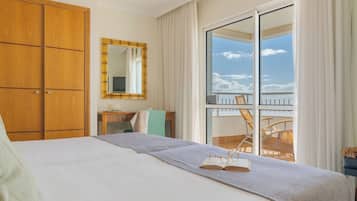 Hypo-allergenic bedding available, in-room safe, desk, blackout drapes