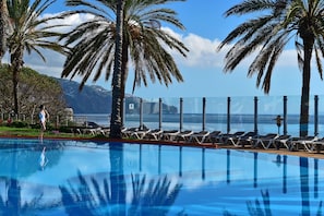 Piscine couverte, piscine extérieure