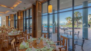 Här finns 3 restauranger som serverar frukost.