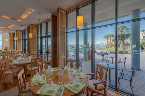 3 restaurants servant le petit déjeuner, spécialités Cuisine marocaine