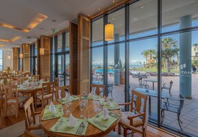 3 restaurantes; se sirve desayuno, almuerzo y cena; cocina marroquí