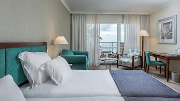 Hypo-allergenic bedding available, in-room safe, desk, blackout drapes