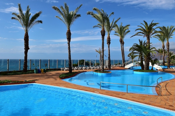 Piscine couverte, piscine extérieure