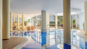 Piscine intérieure, piscine extérieure