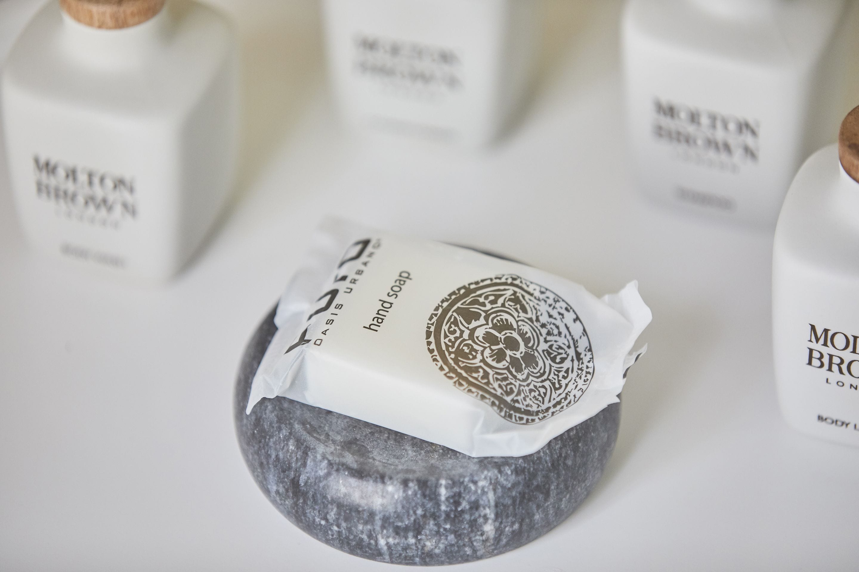 flow-single room | minibar, in-room safe, individually decorated, individually furnished