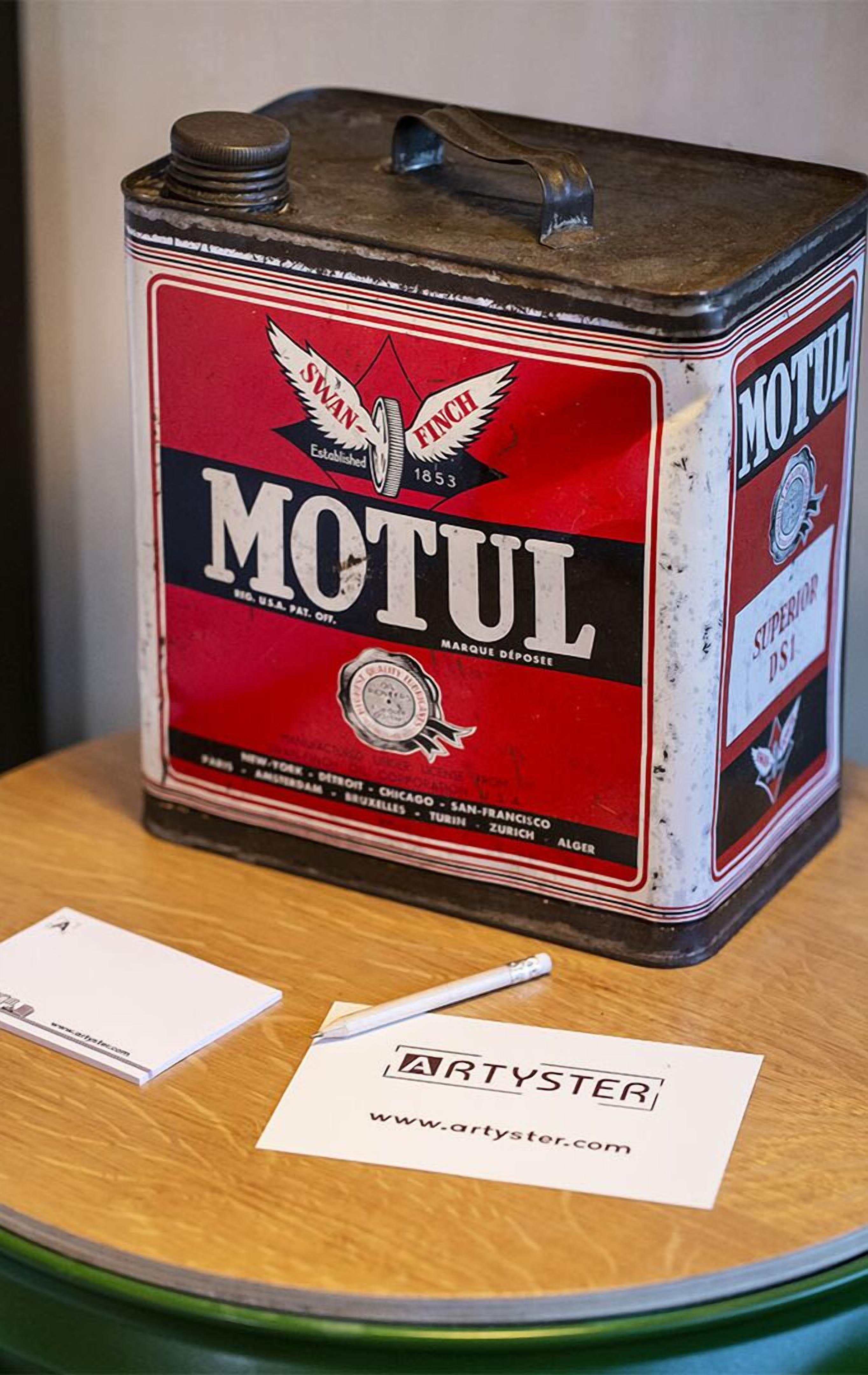 cosy single | individually decorated, individually furnished, desk, laptop workspace