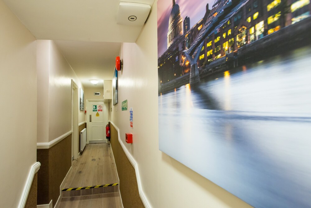 Marble Arch Inn by null